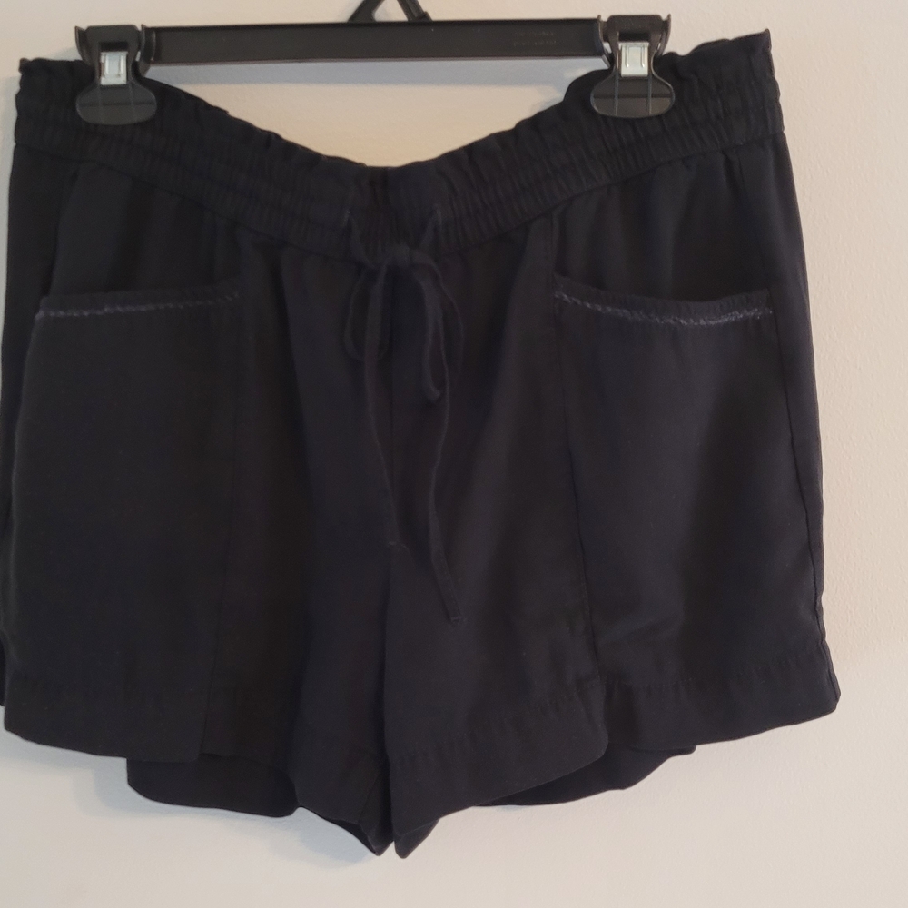 LOFT Women's Black Rayon  Shorts